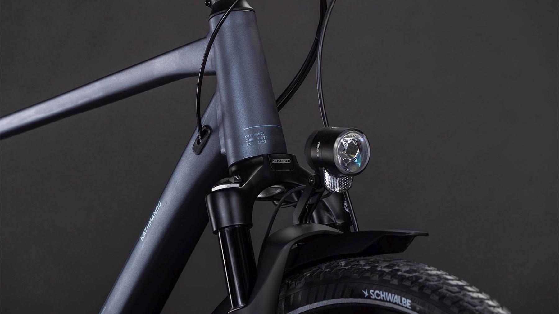 162700-Cube-Kathmandu-EXC-metallicgrey-n-chrome-2026-Trekkingrad-Herren-05