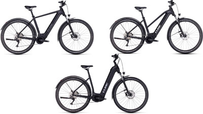 Se pueden ver tres bicicletas eléctricas Cube Nuride Hybrid negras, cada una con un cuadro diamante, un cuadro trapezoidal y un cuadro de entrada baja.