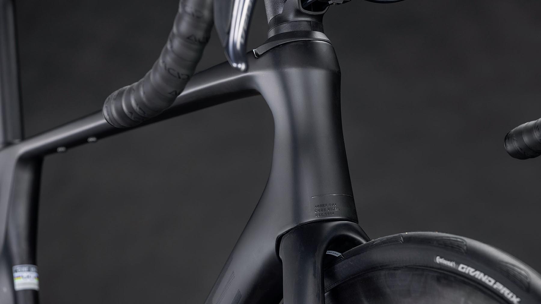 126200-Cube-Agree-C-62-Pro-blackline-2026-Carbon-Rennrad-04