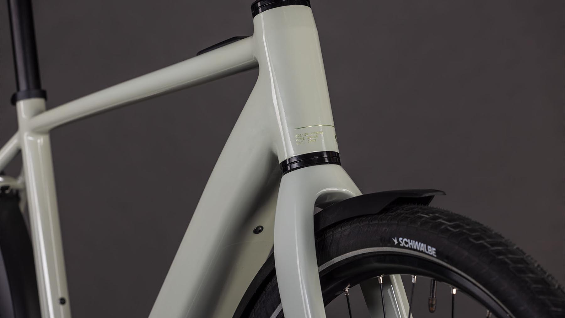 123210-Cube-Editor-Hybrid-SLX-400X-FE-reedbeige-n-chrome-2026-EBike-Fitnessrad-Herren-04