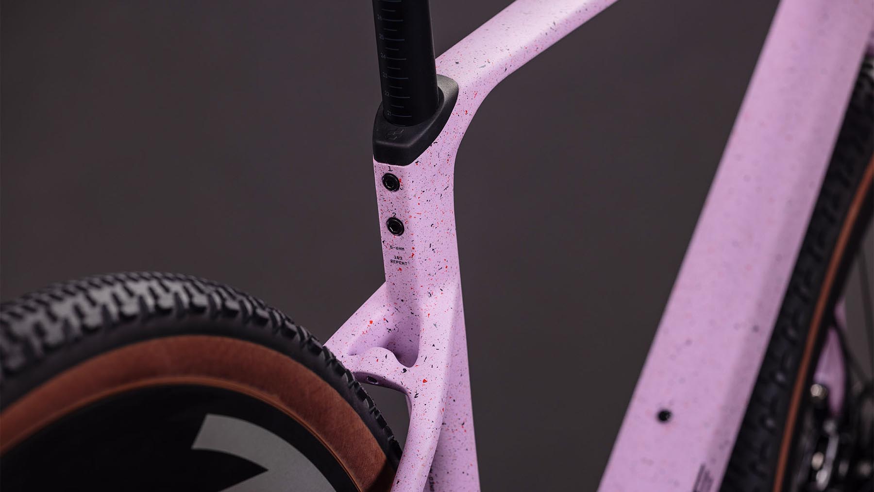 130510-Cube-Nuroad-C-62-SLX-rhodonite-n-orange-2026-Gravel-Bike-03