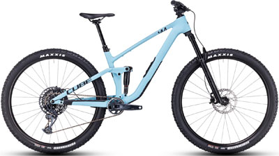 Bicicleta de montaña Cube Stereo ONE44 C:62 Pro MTB de doble suspensión en azul claro.