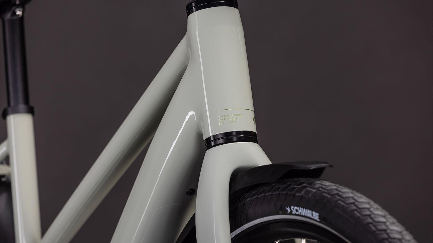 123211Z-Cube-Editor-Hybrid-SLX-400X-FE-reedbeige-n-chrome-2026-EBike-Fitnessrad-Damen-05