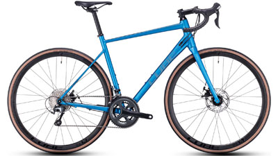 Bicicleta de carretera Cube Attain Race en azul.