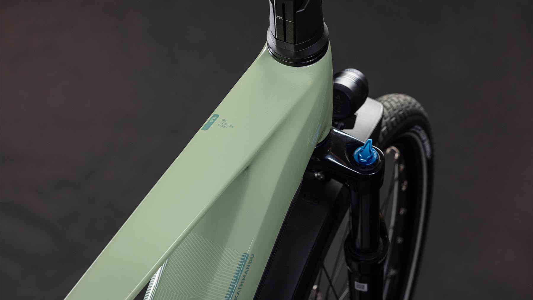 112130-Cube-Kathmandu-Hybrid-ONE-800-pea-n-green-2026-EBike-Trekkingrad-Herren-01