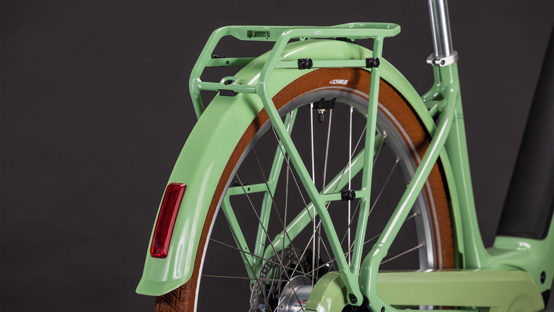 114770E-Cube-Aruba-Hybrid-600-cactus-n-brown-2026-Retro-EBike-Trekkingrad-Tiefeinsteiger-02
