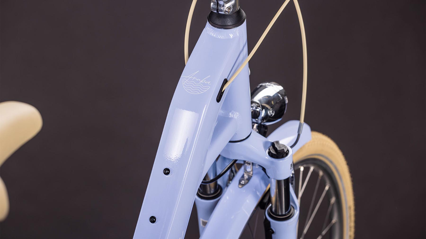 164100E-Cube-Aruba-blueblossom-n-creme-2026-Trekkingrad-Tiefeinsteiger-01