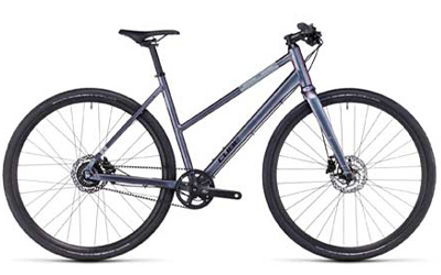 Bicicleta Cube Hyde con cuadro trapezoidal en color plata.