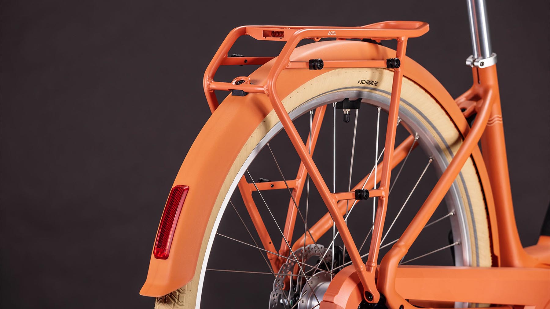 114760E-Cube-Aruba-Hybrid-600-papaya-n-creme-2026-Retro-EBike-Trekkingrad-Tiefeinsteiger-02