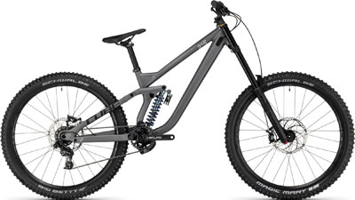 Bicicleta de montaña Cube TWO15 Pro de 27,5 pulgadas en color gris.