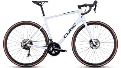Bicicleta de carretera Cube Attain GTC Race en blanco.