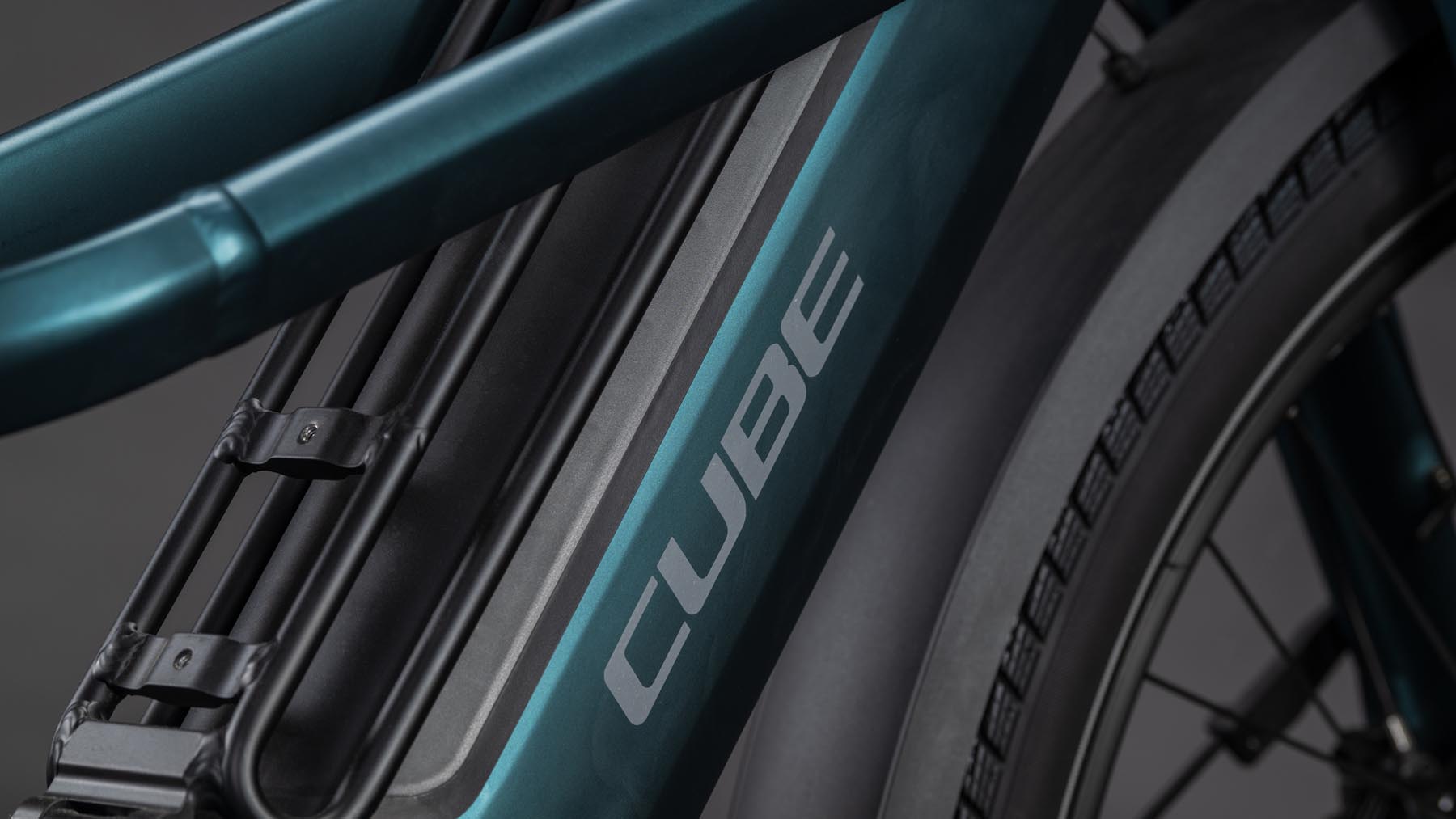 122250-Cube-Longtail-Hybrid-Family-800-royalgreen-n-black-2026-EBike-Lastenfahrrad-02