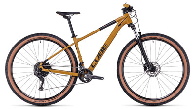 Bicicleta de montaña rígida Cube Aim EXC en color mostaza.