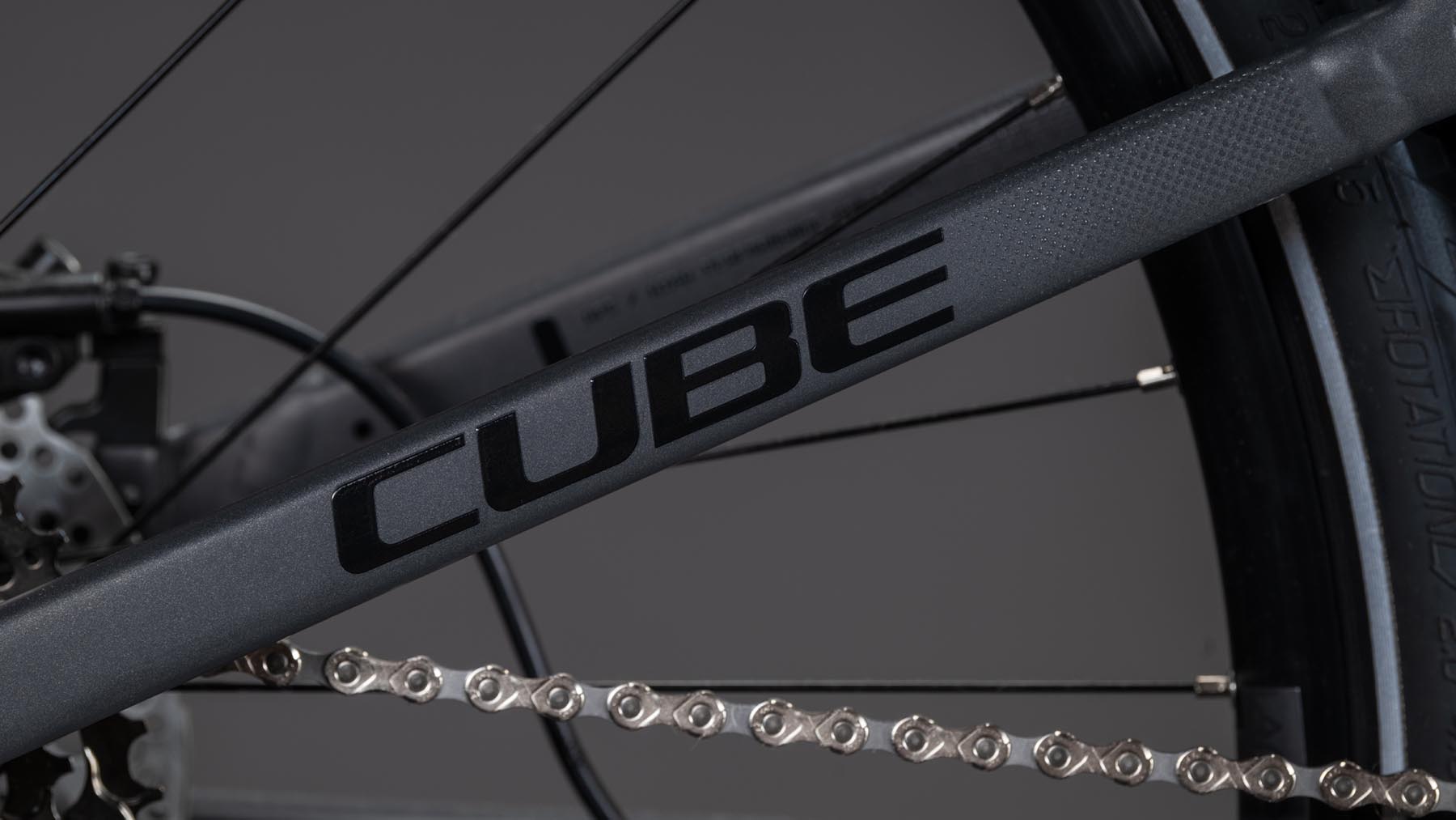 1113502E-Cube-Kathmandu-Hybrid-ONE11-HPC-Pro-800-slabgrey-n-black-2026-EBike-Trekkingrad-Tiefeinsteiger-05