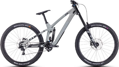 Bicicleta de montaña Cube TWO15 HPC SLX de 29 pulgadas en gris claro.