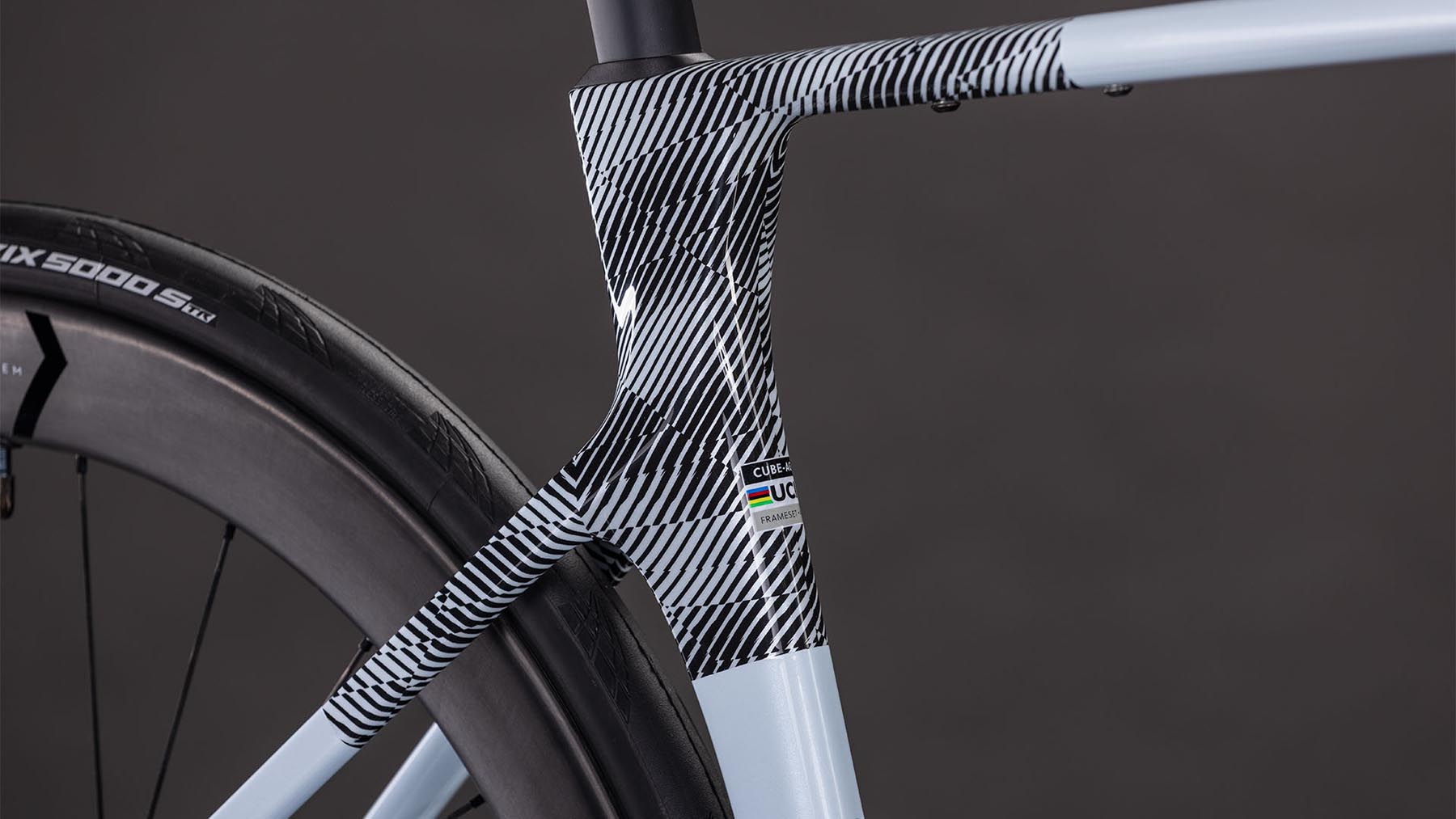 126300-Cube-Agree-C-62-Race-glacier-n-black-2026-Carbon-Rennrad-06